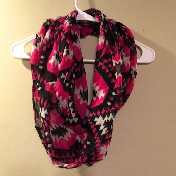 Aztec Print Scarf - Picture 2 of 3